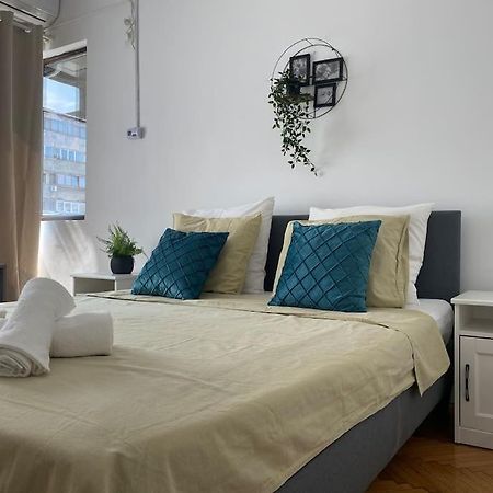 2 Bedroom Apartment With Terrace In City Center Bucharest Exterior photo