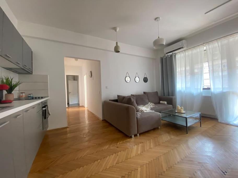 2 Bedroom Apartment With Terrace In City Center Bucharest Exterior photo